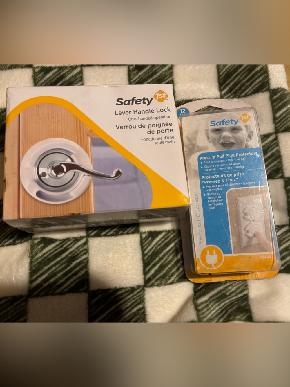Safety 1st Lever Handle Lock door hand and 12 Press 'n Pull Plug Protectors